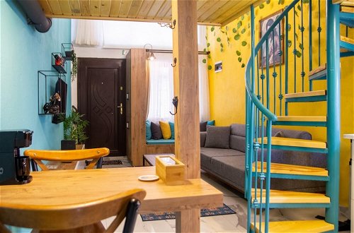 Photo 3 - Central and Colorful Studio Flat in Alsancak