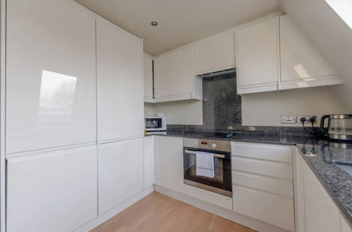 Foto 3 - Bright and Spacious 1 Bedroom Flat in Notting Hill