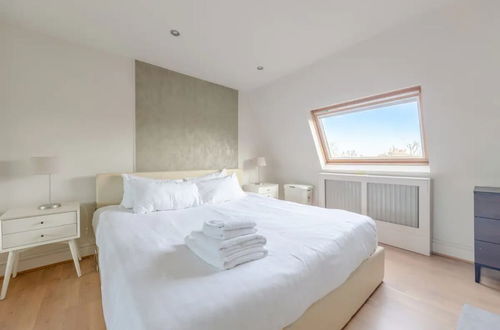 Foto 1 - Bright and Spacious 1 Bedroom Flat in Notting Hill