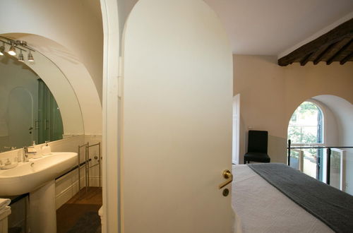 Photo 22 - Your Prestigious Penthouse at the Spanish Steps