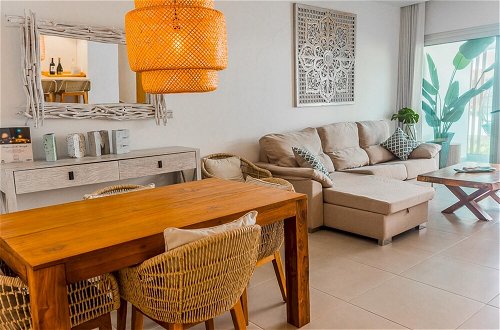 Foto 5 - Affordable Luxury Condo Just Steps From the Beach