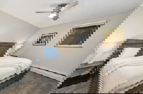 Foto 3 - Stunning Downtown Condo | 5 Min Walk to Old Town!