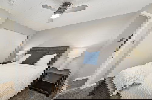 Foto 4 - Stunning Downtown Condo | 5 Min Walk to Old Town!