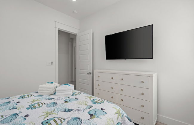 Brand NEW Expansive Coastal Home w/ Custom Furnishings Sleeps 15 - Foto 6
