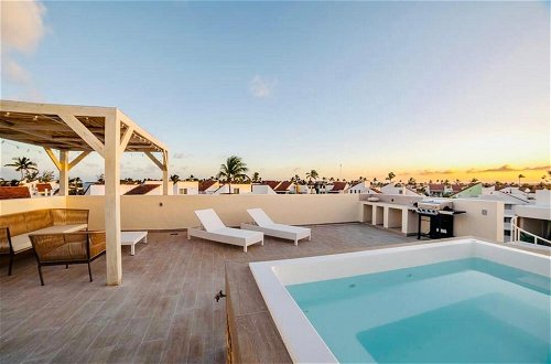 Photo 1 - Penthouse With Amazing Rooftop at the Beach