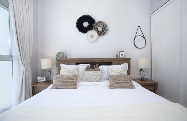 Modern Boho 1BR Sleeps4 Balcony Pool Gym Dxbhills - Photo 4