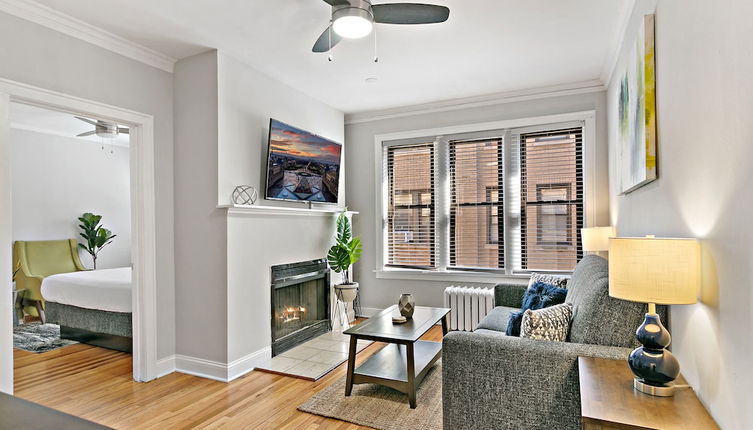 Photo 1 - Lively Rejuvenating 1BR Apt in Lake View