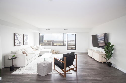 Photo 34 - Luxurious 2 bed 2 Bath Penthouse on 23rd Floor PH1 Downtown