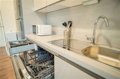 Foto 4 - Luxurious 2 1 Apartment Near Mall of Istanbul