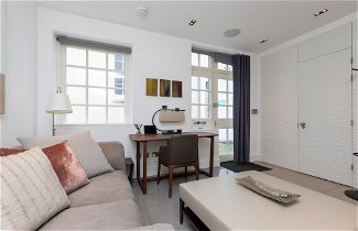 Photo 1 - Central and Unique 1 Bedroom Mews House in Mayfair