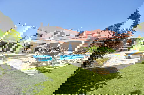 Foto 1 - Spacious Villa With Private Pool