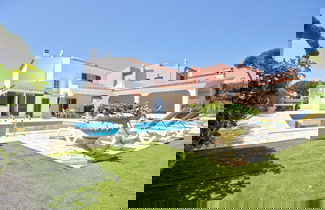 Foto 1 - Spacious Villa With Private Pool