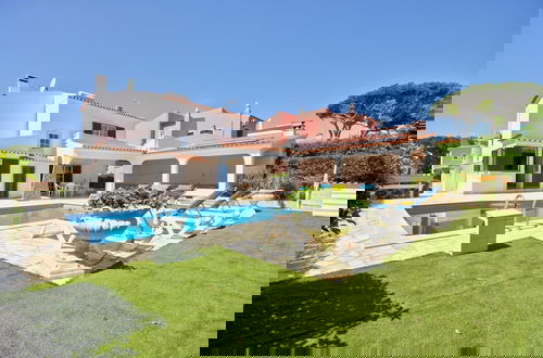 Photo 1 - Spacious Villa With Private Pool