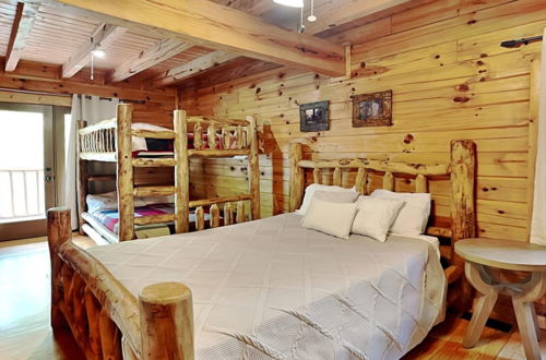 Photo 4 - Huckleberry Hideaway