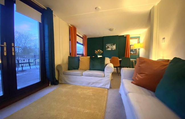 Stunning 4-bedroom Cabin With Hot Tub in Beattock! - Photo 5