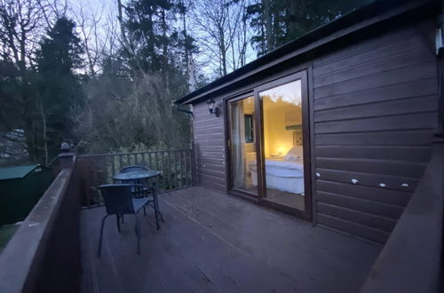 Foto 28 - Stunning 4-bedroom Cabin With Hot Tub in Beattock