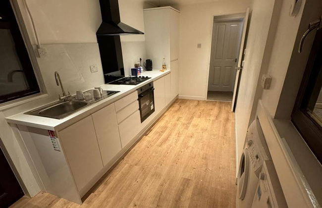 Stunning 4-bedroom Cabin With Hot Tub in Beattock! - Photo 6