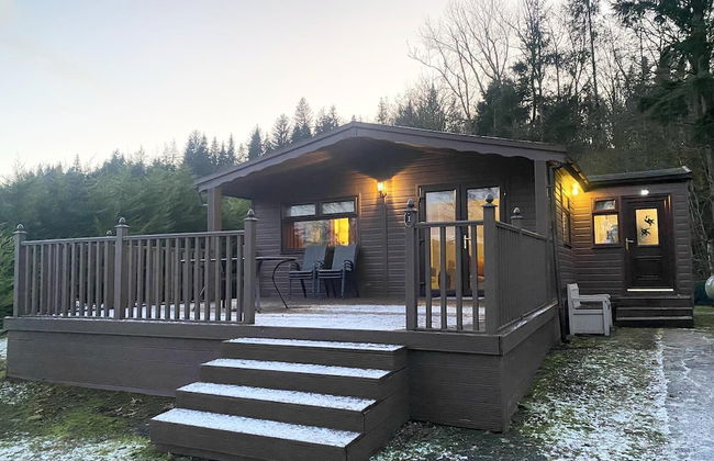 Stunning 4-bedroom Cabin With Hot Tub in Beattock! - Photo 11