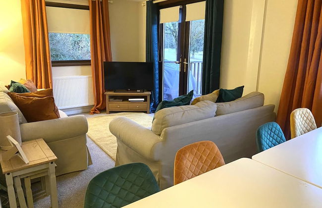 Stunning 4-bedroom Cabin With Hot Tub in Beattock! - Photo 9