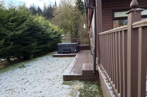 Photo 22 - Stunning 4-bedroom Cabin With Hot Tub in Beattock