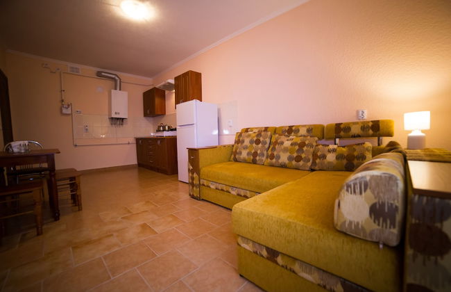 Best Apartments on Kyryla & Mefodia - Photo 30