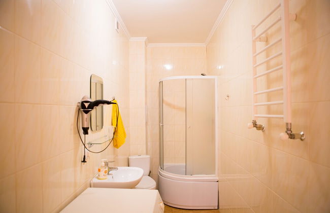 Best Apartments on Kyryla & Mefodia - Photo 40