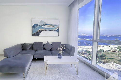 Foto 9 - Luxurious 1B Seaview Apartment in JBR