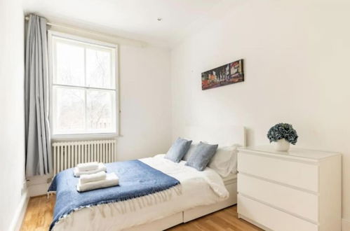 Photo 2 - Charming 1-bed Apartment in London