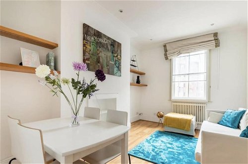 Photo 8 - Charming 1-bed Apartment in London
