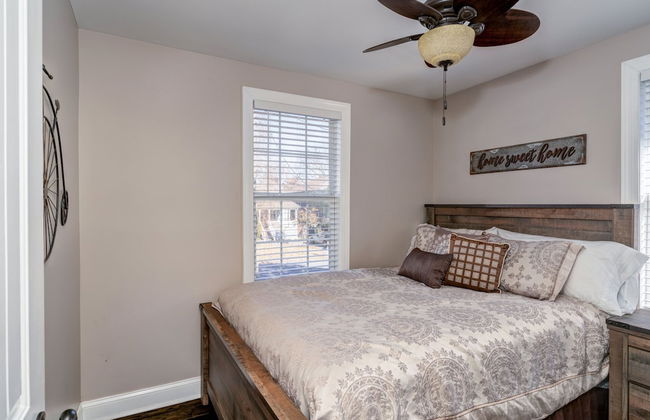 Five Points Bungalow - Photo 9