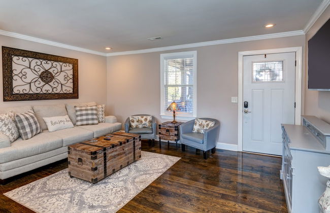 Five Points Bungalow - Photo 13