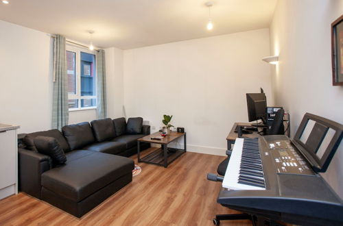 Photo 6 - Modern 1 Bedroom Flat in Bristol City Centre