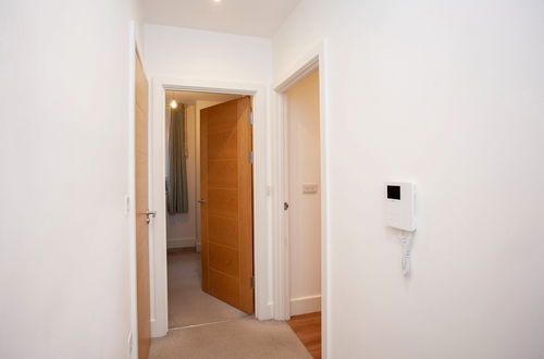 Photo 15 - Modern 1 Bedroom Flat in Bristol City Centre