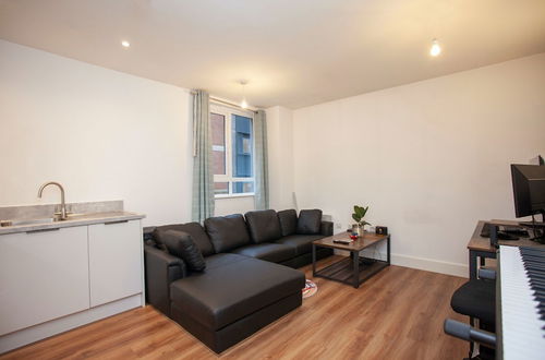 Photo 11 - Modern 1 Bedroom Flat in Bristol City Centre