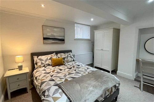 Photo 2 - Inviting 1-bed Apartment in Banbury