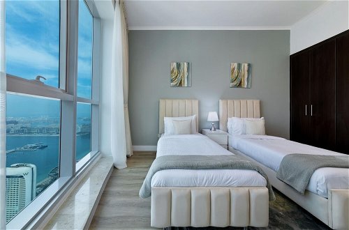 Photo 16 - High-floor Trendy Apt w Marina Palm Ocean Vws