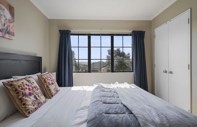 Spacious Family Home -Fully Fenced Yard - Photo 3