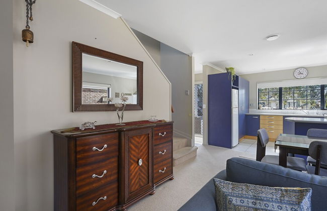 Spacious Family Home -Fully Fenced Yard - Photo 23