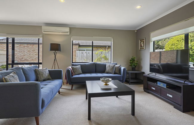 Spacious Family Home -Fully Fenced Yard - Photo 21