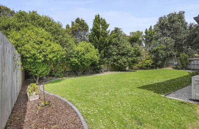 Spacious Family Home -Fully Fenced Yard - Photo 37