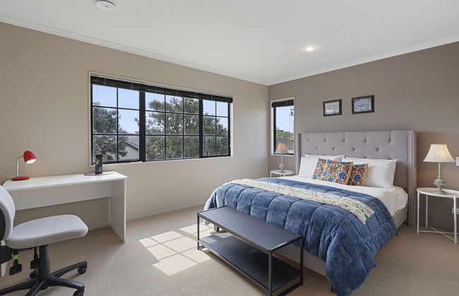 Spacious Family Home -Fully Fenced Yard - Photo 11