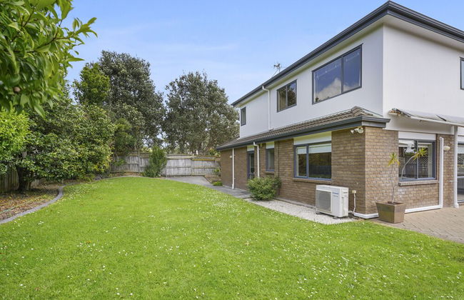 Spacious Family Home -Fully Fenced Yard - Photo 36