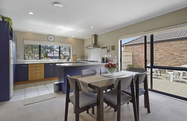 Spacious Family Home -Fully Fenced Yard - Photo 13