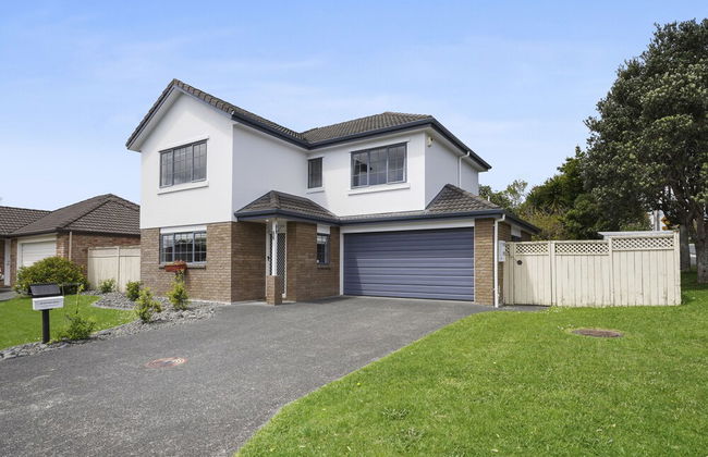Spacious Family Home -Fully Fenced Yard - Photo 39