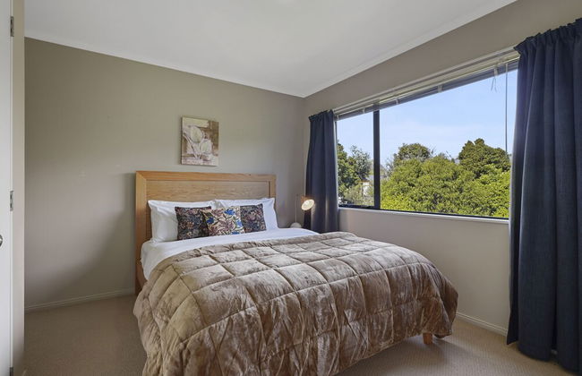 Spacious Family Home -Fully Fenced Yard - Photo 5