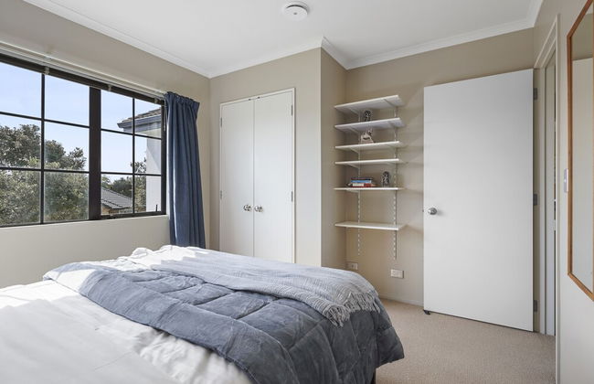 Spacious Family Home -Fully Fenced Yard - Photo 2