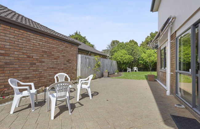 Spacious Family Home -Fully Fenced Yard - Photo 25