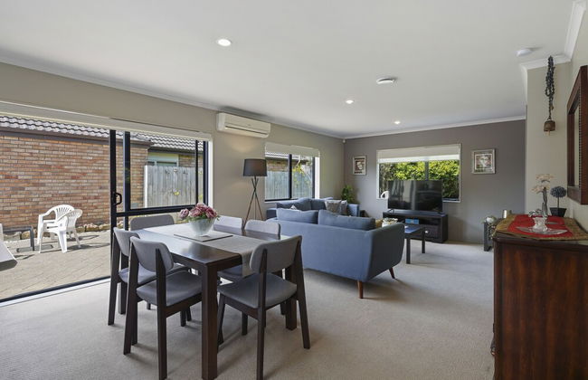 Spacious Family Home -Fully Fenced Yard - Photo 14