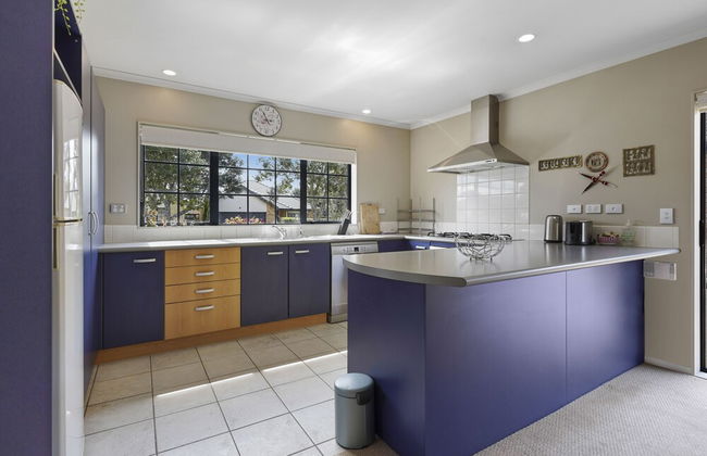 Spacious Family Home -Fully Fenced Yard - Photo 16