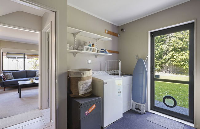 Spacious Family Home -Fully Fenced Yard - Photo 27